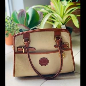 *RESERVED* ❤️ VINTAGE CREAM DOONEY & BOURKE PURSE